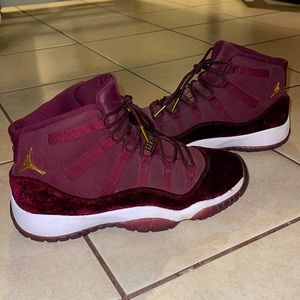 Jordan 11 Retro Heiress Night Maroon. Lightly used. Good condition. Unisex.